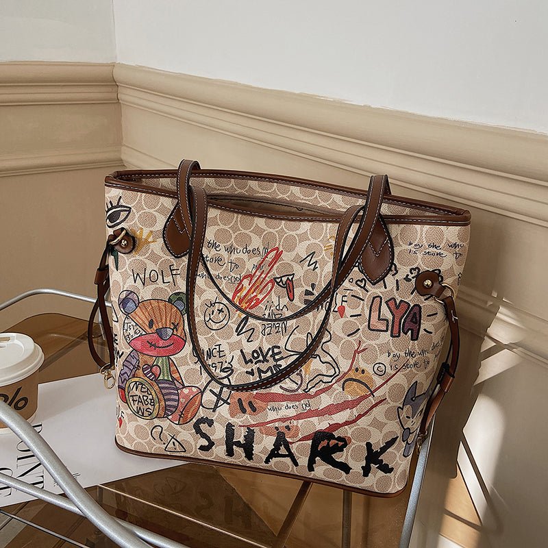 CHIC AND PLAYFUL: BEAR GRAFFITI FASHION TOTE BAG