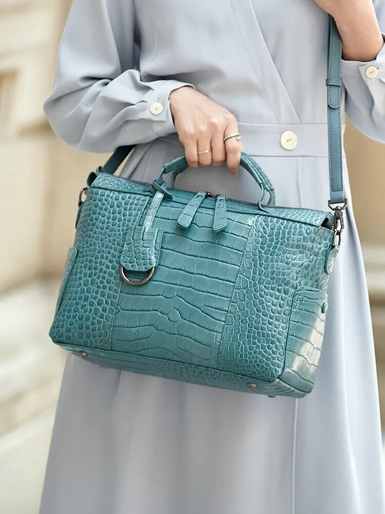 CHIC & TIMELESS HANDBAGS