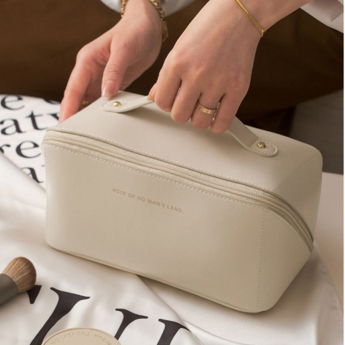 EFFICIENT ELEGANCE: LARGE-CAPACITY WATERPROOF TRAVEL COSMETIC BAG