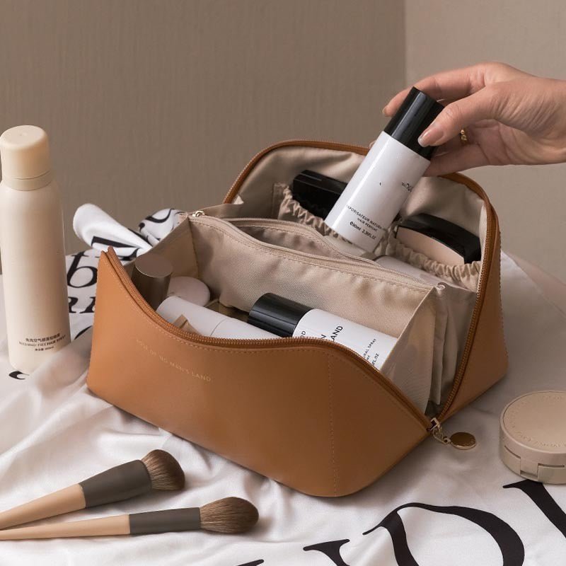 EFFICIENT ELEGANCE: LARGE-CAPACITY WATERPROOF TRAVEL COSMETIC BAG