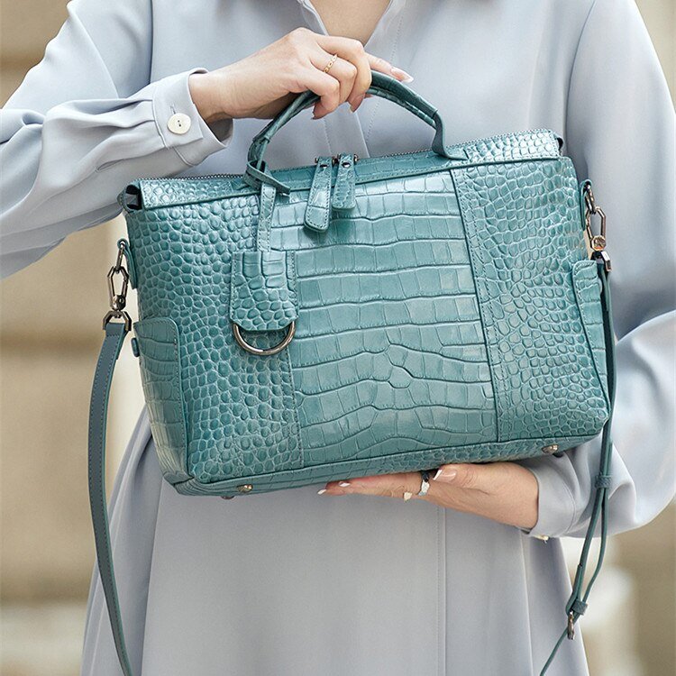 CHIC & TIMELESS HANDBAGS