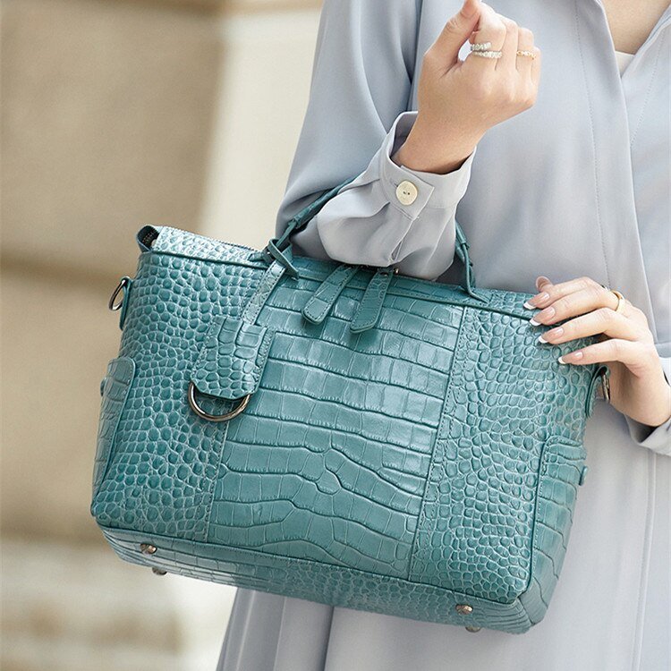 CHIC & TIMELESS HANDBAGS