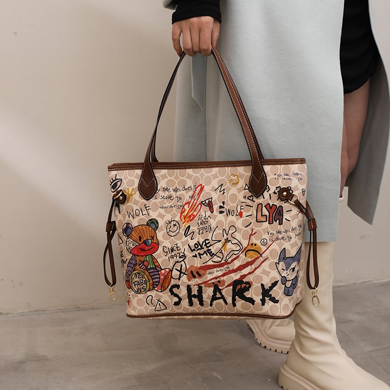 CHIC AND PLAYFUL: BEAR GRAFFITI FASHION TOTE BAG