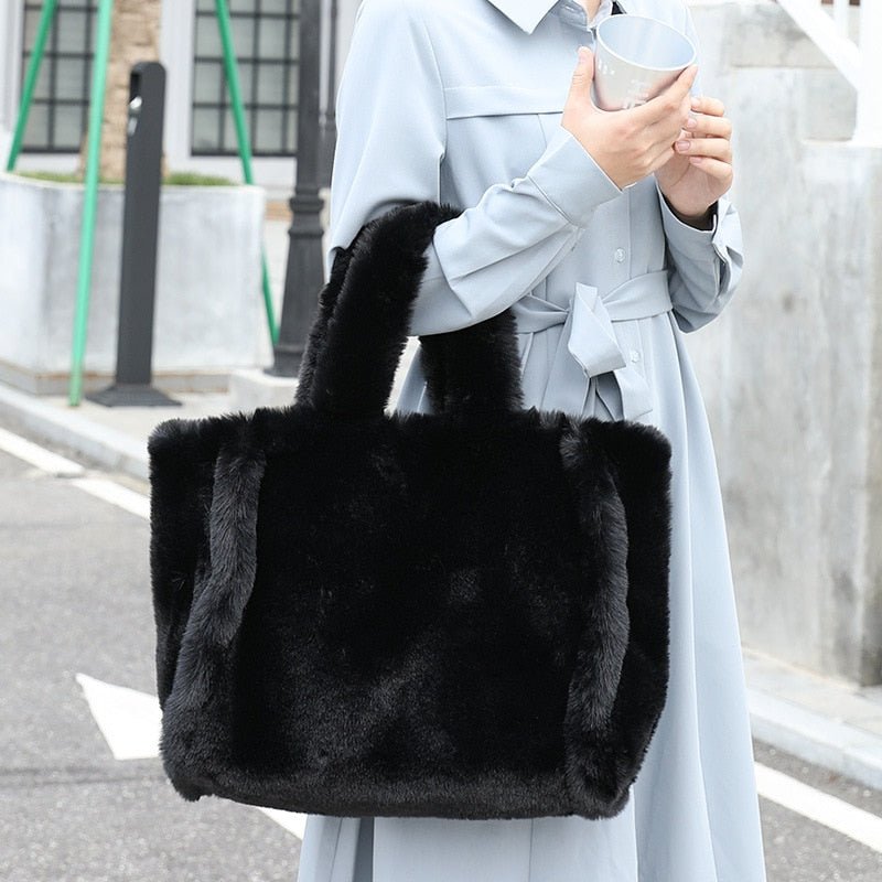 LUXURY FAUX FUR TOTE BAG